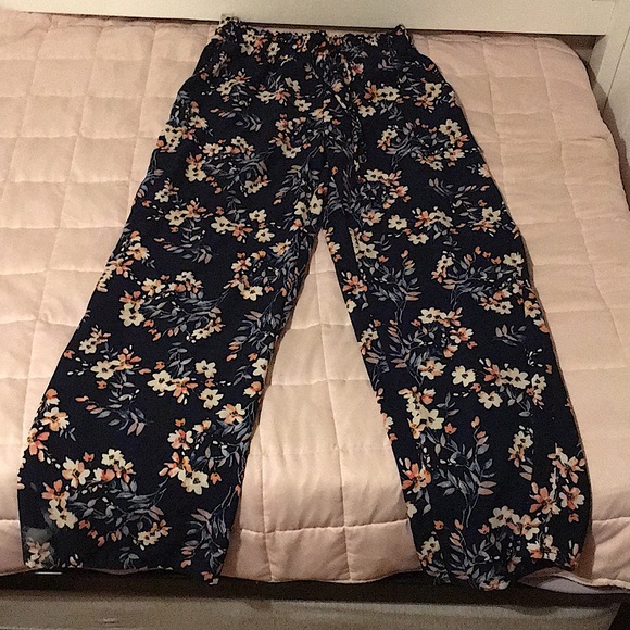 Loose pants, brand new - Picture 1 of 1